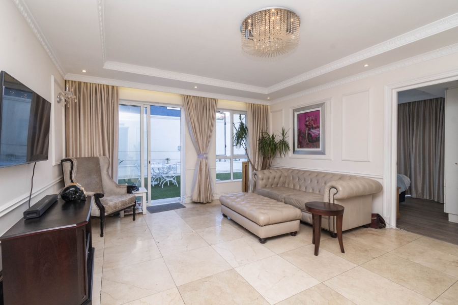 To Let 2 Bedroom Property for Rent in Three Anchor Bay Western Cape